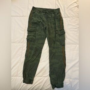 Pam & Gela Camo Joggers olive Green/ Gold side cargo pants size small